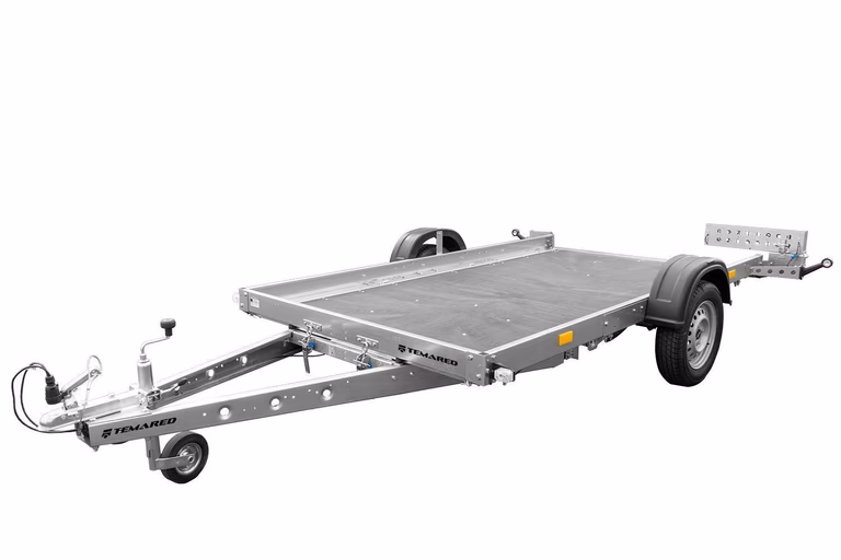 Temared Autotransporter-Anhänger mit grauer Ladefläche, Deichsel und Rädern auf weißem Hintergrund.
